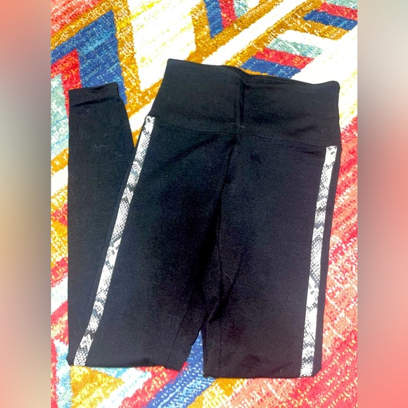 NWT- PINK Snake Print Leggings - Picture 2 of 3